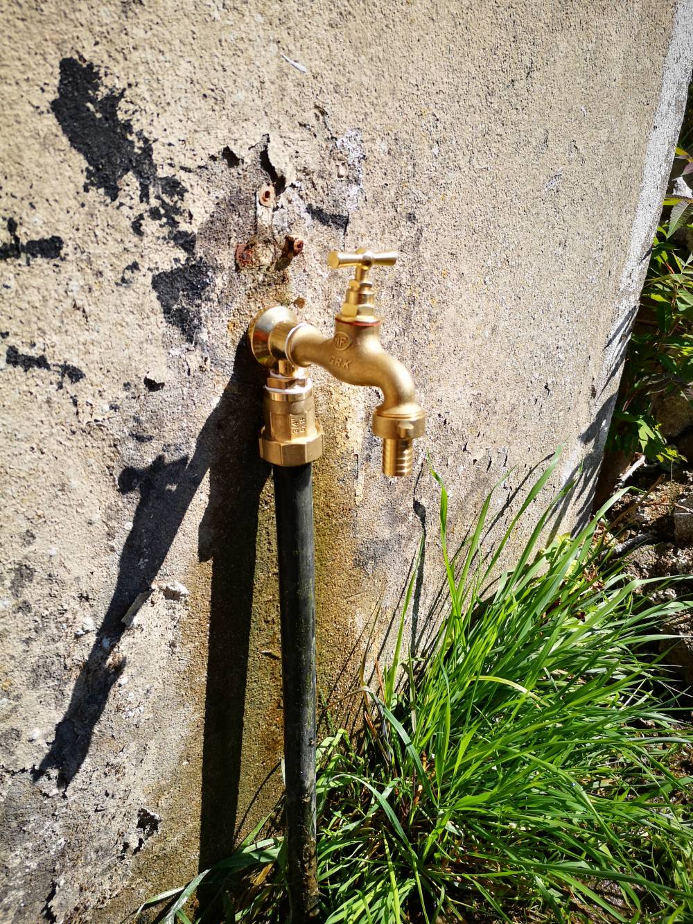 Mise en place du nouveau robinet en laiton. Thouaré sur Loire